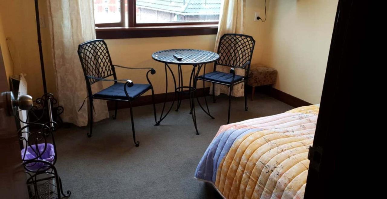 Manor House Backpackers Vandrarhem Dunedin Exteriör bild