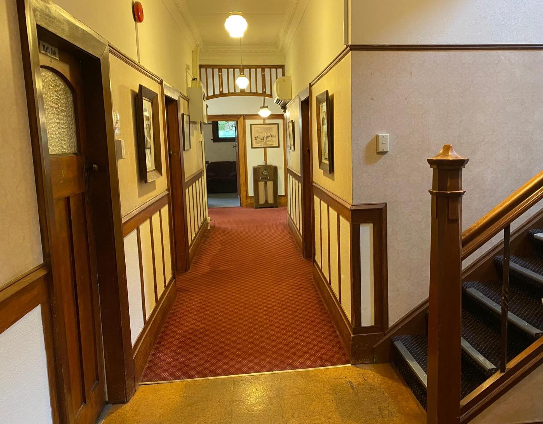 Manor House Backpackers Vandrarhem Dunedin Exteriör bild